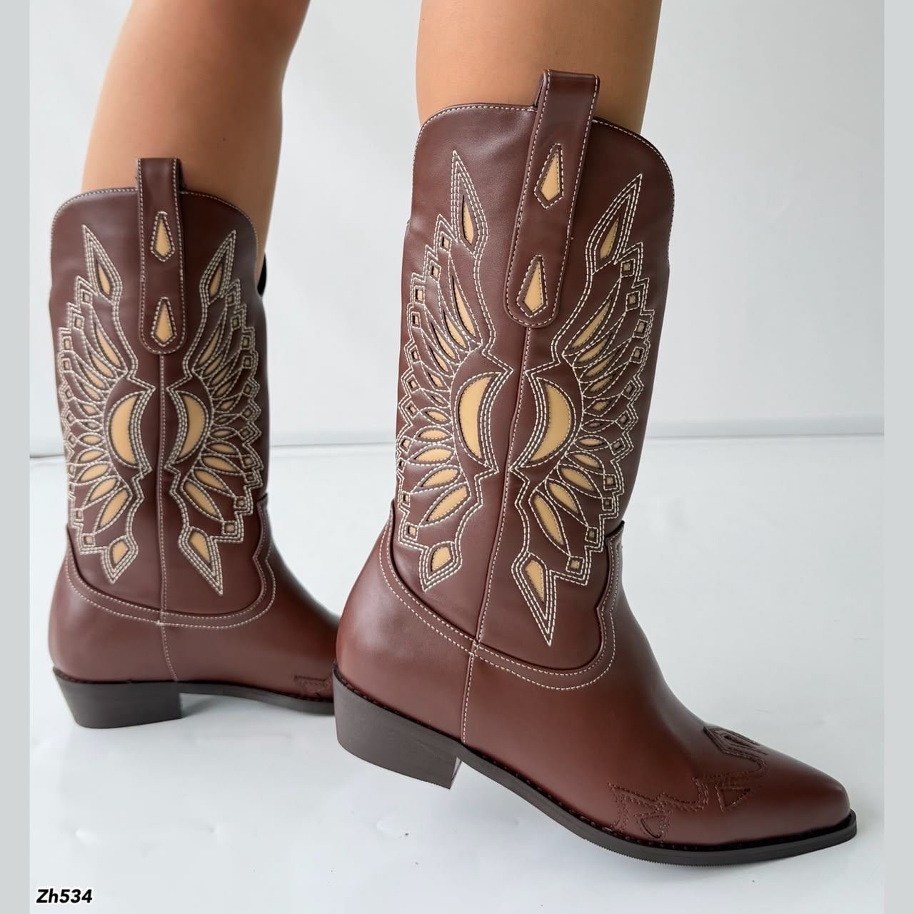 Bota texana café detalles beige tacon 4cm HX3357-C1772